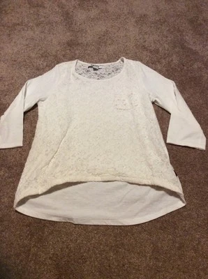 Camisa Top Niñas DKNY Crema Encaje Frontal con Bling Alta Baja Mediana Foto 1 de 4