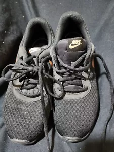 Nike Womens Tanjun 812655-005 Black Running Shoes Sneakers Size 6 - Picture 1 of 6