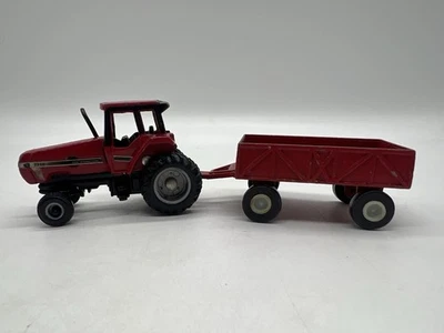 Tractor fundido a presión ERTL Case International 7210 rojo con remolque rojo Foto 1 de 4