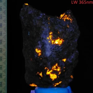 Scapolite Wernerite bright fluorescent long wave mineral Grenville Canada 0.35kg - Picture 1 of 9