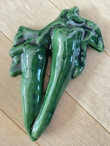 Ancien légume à suspendre en Barbotine Piment Céramique Décoration cuisine - Picture 1 of 2