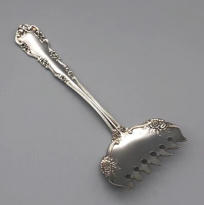 Tenedor para servir sardina maciza Rosalind rosa silvestre internacional de plata esterlina Foto 1 de 4