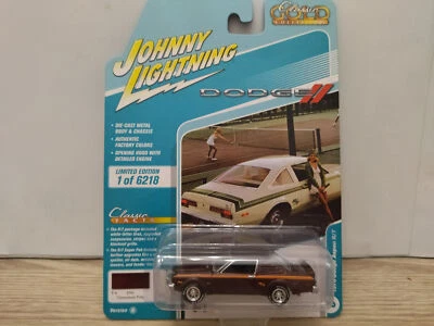 DODGE ASPEN 1976 R/T CINNAMON POLY CLASSIC GOLD 1:64 JOHNNY LIGHTNING - Immagine 1 di 3