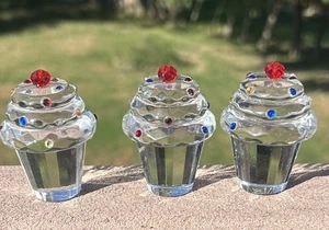 SIMON DESIGNS Cupcakes Decorativi Strass Cristallo Peso Carta 2,5" Set di 3 - Foto 1 di 7