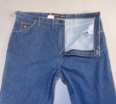 Pantalones de mezclilla Wrangler 46x32 para hombre resistentes al fuego relajados FR31MWZ NUEVOS CON ETIQUETAS medidas 46x33 Foto 1 de 4