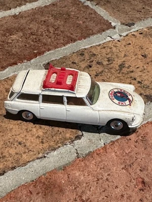 Vintage 1960s Corgi Toys Citroen Safari 475 Corgi Ski Club Car Diecast - Image 1 of 4
