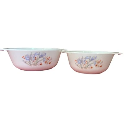 Set of 2 Pyrex casserole dishes "Blue Iris" pattern, produced in England 1980s - Image 1 of 4