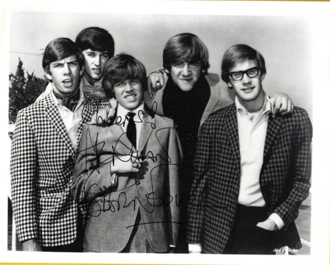 N-PETER NOONE OF HERMANS HERMITS  Autograph"in group photo w/ COA Cover