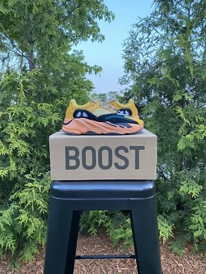 adidas Yeezy Boost 700 “Sun” Size 4 Brand New - Imagem 1 de 4