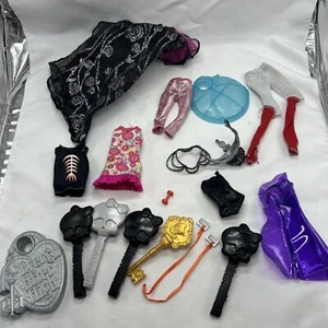 Verschiedenes Set Monster High Ever After High Accessoires Kleidung Bürsten Mix Paket 5 - Bild 1 von 8