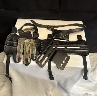 Archery Lot of Glove and Accessories - Image 1 of 3