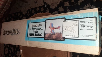 Dynaflite P-51 野马 R/C 巴尔萨模型飞机套件 60 英寸 ws — 第 1/2 张图片