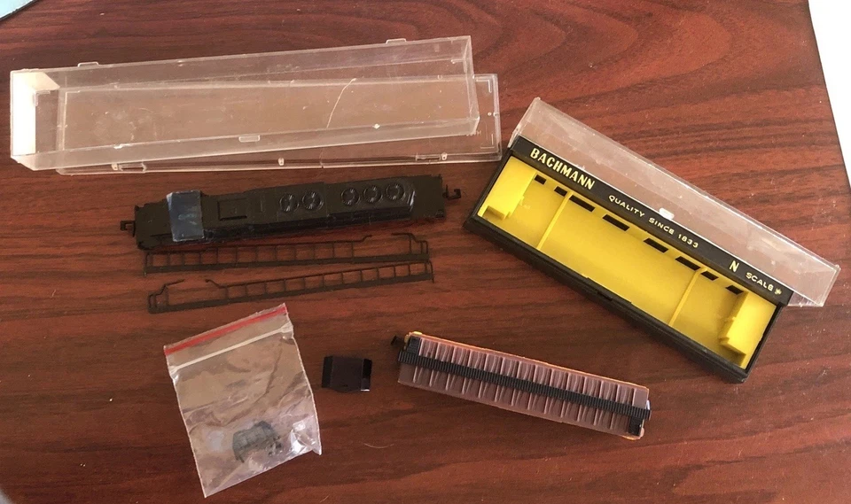 N Scale Train Engine And Bachman Cargo Train - Image 1 of 1