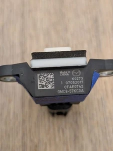 Mazda 3 2018 OEM Shock Sensor GMC8-57-KC0A Right Side Blind Spot Radar Used - Imagen 1 de 4