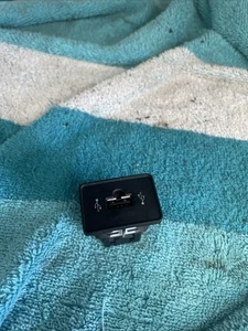 Fiat Grande Punto/ 500/ Panda Usb Port (735429751) Ek6 - Picture 1 of 11
