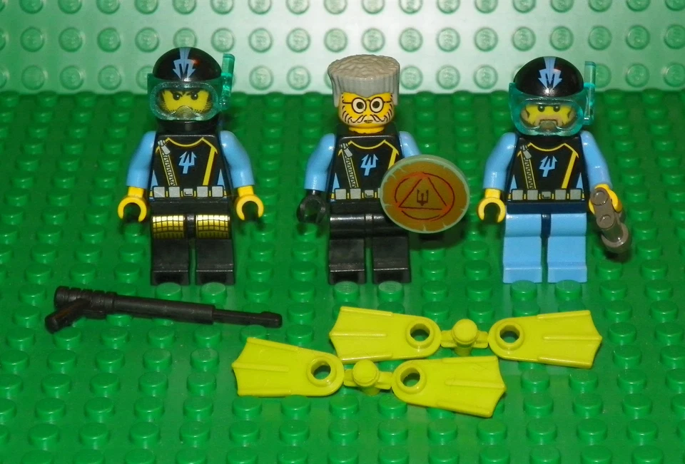 LEGO AQUA RAIDERS MINI FIG - 3 DIVER MINIFIGURE LOT - Image 1 of 1