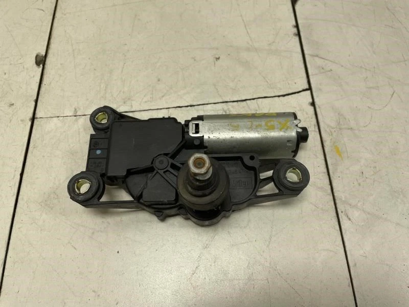 2005 BMW X5 REAR WIPER MOTOR OEM+ - Image 1 of 4