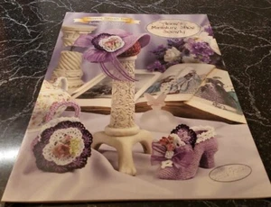 AL19 ANNIE'S MINIATURA SHOES SOCIETY LILLA & ROSE MODELLO UNCINETTO VOLANTINO, 2000 - Foto 1 di 2