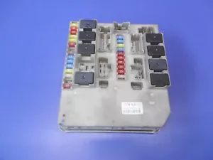 Renault Clio MK3 + Modus 2005-2012 Compartiment Moteur Fusible Boite UPC 674661C - Picture 1 of 2