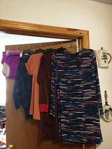 BRAND NEW LOT OF 5 WOMEN'S SIZE SMALL CLOTHING - Picture 1 of 12