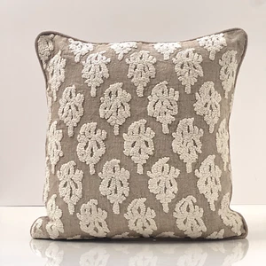 Designer fabric Throw Pillow Cover 22 x 22 NWT - Picture 1 of 3