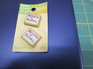 DEBBIE MUMM BUTTONS - 2008 - "KEEPIN' IT RURAL" - SET OF 2 - VERY CUTE!!! - Picture 1 of 3