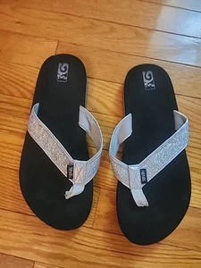 Teva Mush Sz 7 Silver Glitter Slip-On Flip-Flop Thong Sandals EUC - Picture 1 of 5