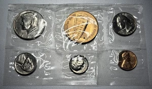 1982 D Denver Mint Souvenir Set "No" Envelope 5 US Coins & Mint Medal - P207 - Picture 1 of 2
