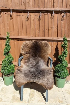 Alfombra de piel de oveja 100% natural marrón tamaño mediano 110 cm +++ alfombra muy suave sin teñir Foto 1 de 2