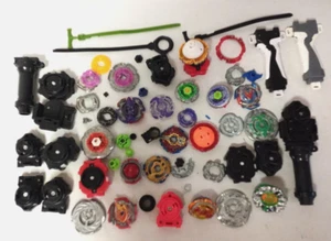 Lote beyblade - APROXIMADAMENTE 50 piezas - VENDIDO "TAL CUAL" - Lo que VES es lo que obtienes - Imagen 1 de 6