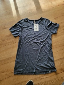Womens M Short Sleeve T Shirt Delta Apparel 50% Polyester, 25% Cotton, 25% Rayon - Picture 1 of 5