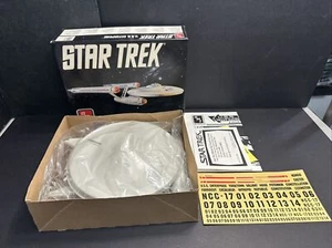 STAR TREK TOS: USS ENTERPRISE NCC-1701 MODEL KIT (1989 AMT/ERTL #6676). Z7 - Picture 1 of 5