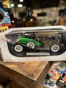 Signature Models: 1934 Duesenberg Black/Green Diecast - Picture 1 of 5