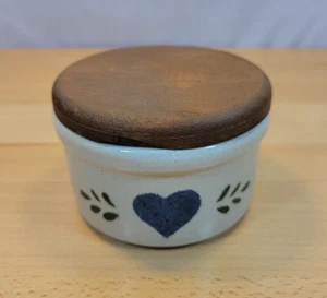 Vintage RRP Co. Roseville Ohio Small Jar Kitchen Crock with Lid Blue Heart - Picture 1 of 8