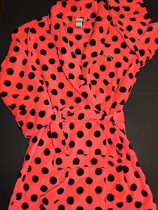 NEU OHNE ETIKETT VICTORIA'S SECRET ROSA SCHWARZ GEPUNKTET MORGENMANTEL PLÜSCH GRÖSSE XS/S XS/SMALL WEICH - Bild 1 von 2