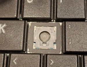 TOSHIBA SATELLITE C650 L650 L660 C660 C660D C650D L650 C655 SINGLE KEYBOARD KEY - Picture 1 of 6
