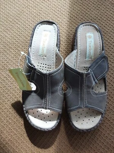 Trueform black flat sandal shoes size UK 6 - Picture 1 of 6