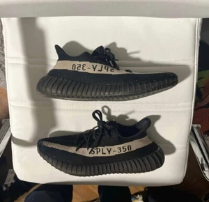 Size 11.5 - adidas Yeezy Boost 350 V2 Low Oreo - Picture 1 of 6