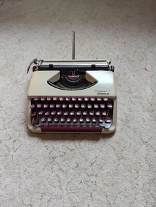 Schreibmaschine Olympia Splendid 33, Voll funktionsfähig, mit Koffer - Bild 1 von 2