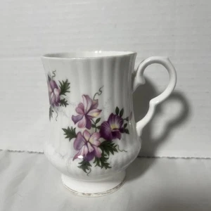 Royal Windsor Teacup Fine Bone China With Purple Flowers Made In England - Picture 1 of 9