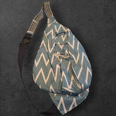 Mochila Bandolera KAVU Cuerda Bolso Cámper Estampado Crema Verde azulado Lona Chevron Foto 1 de 4