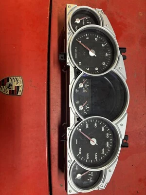 Porsche Cayenne 2006 turbo gauge cluster Foto 1 de 3