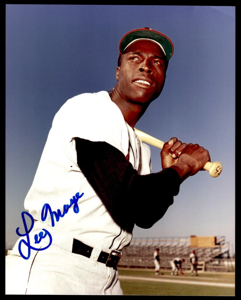 LEE MAYE SIGNED 8X10 PHOTO - MILWAUKEE BRAVES - Image 1 of 1
