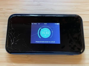 ZTE MU5001 5G Mobiler WLAN Router - Vodafone 5G Mobiler Hotspot - gesprungenes Display - Bild 1 von 15