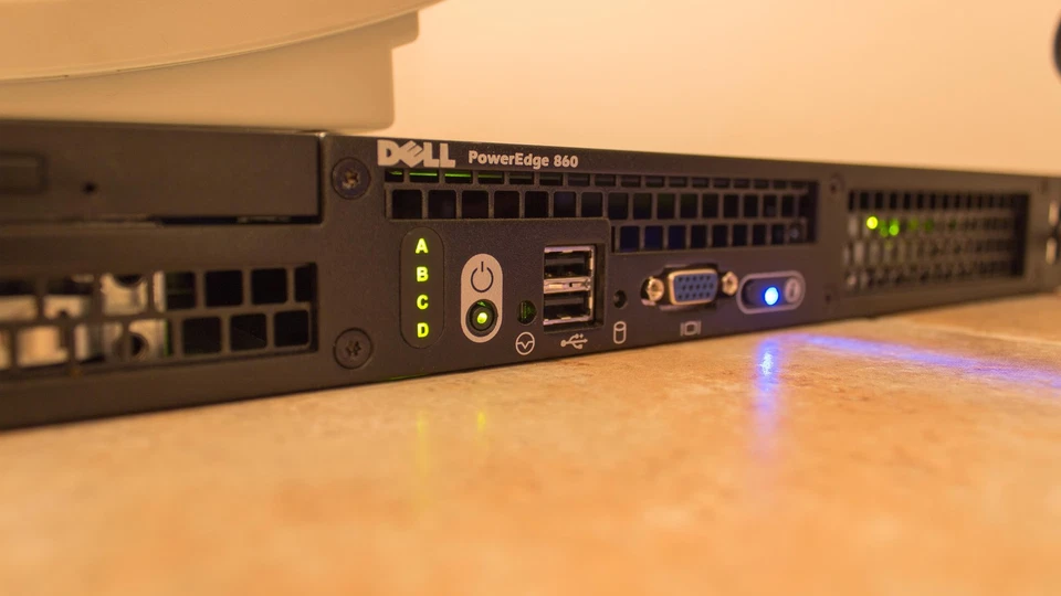 Dell Poweredge R860 860 Xeon Dualcore 2,13Ghz 1GB 2x 80GB - Bild 1 von 1