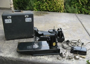 Singer Featherweight 221 Fancy Front 1947 Sewing Machine - Picture 1 of 15