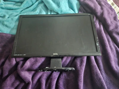 BENQ GL2450-T 24'' - Full HD LCD Monitor - VGA, DVI-D. Switches on.  Power cable - Image 1 of 2