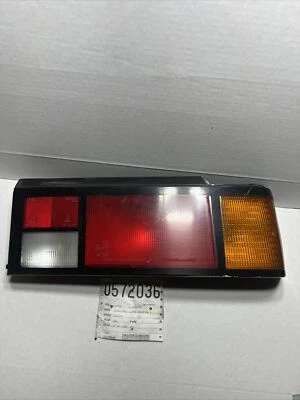 Luz trasera derecha Honda CRX 1984 1985 tiene grietas en la lente Foto 1 de 4