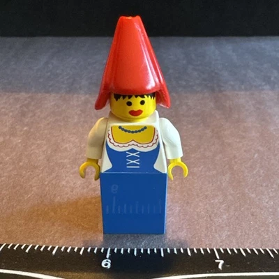 Lego Vintage Castle Maiden Minifigure 6081 King's Mountain Fortress - Image 1 of 4