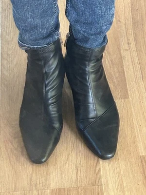 Forever 21 Botines Negros con Cremallera Talla 9 Usados en Excelente Condición Foto 1 de 4